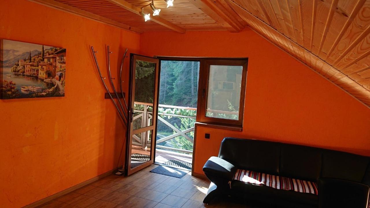 Любе Hotell Jablunytsja Exteriör bild